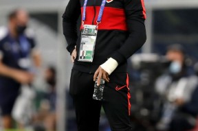 包含冲刺阶段广东宏远防线松动——亚冠节点到来，悬念犹存，临场指挥获称赞的词条开云欢迎页面